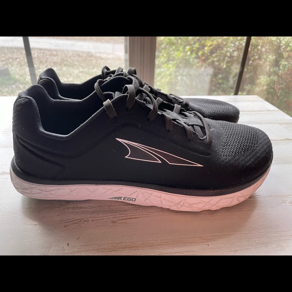 Altra Escalante 2 Women’s Running Shoe - Size 9